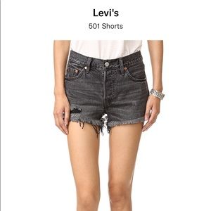 Levi’s grey short.